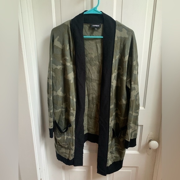 Express Camouflage Cardigan Medium - Picture 2 of 4